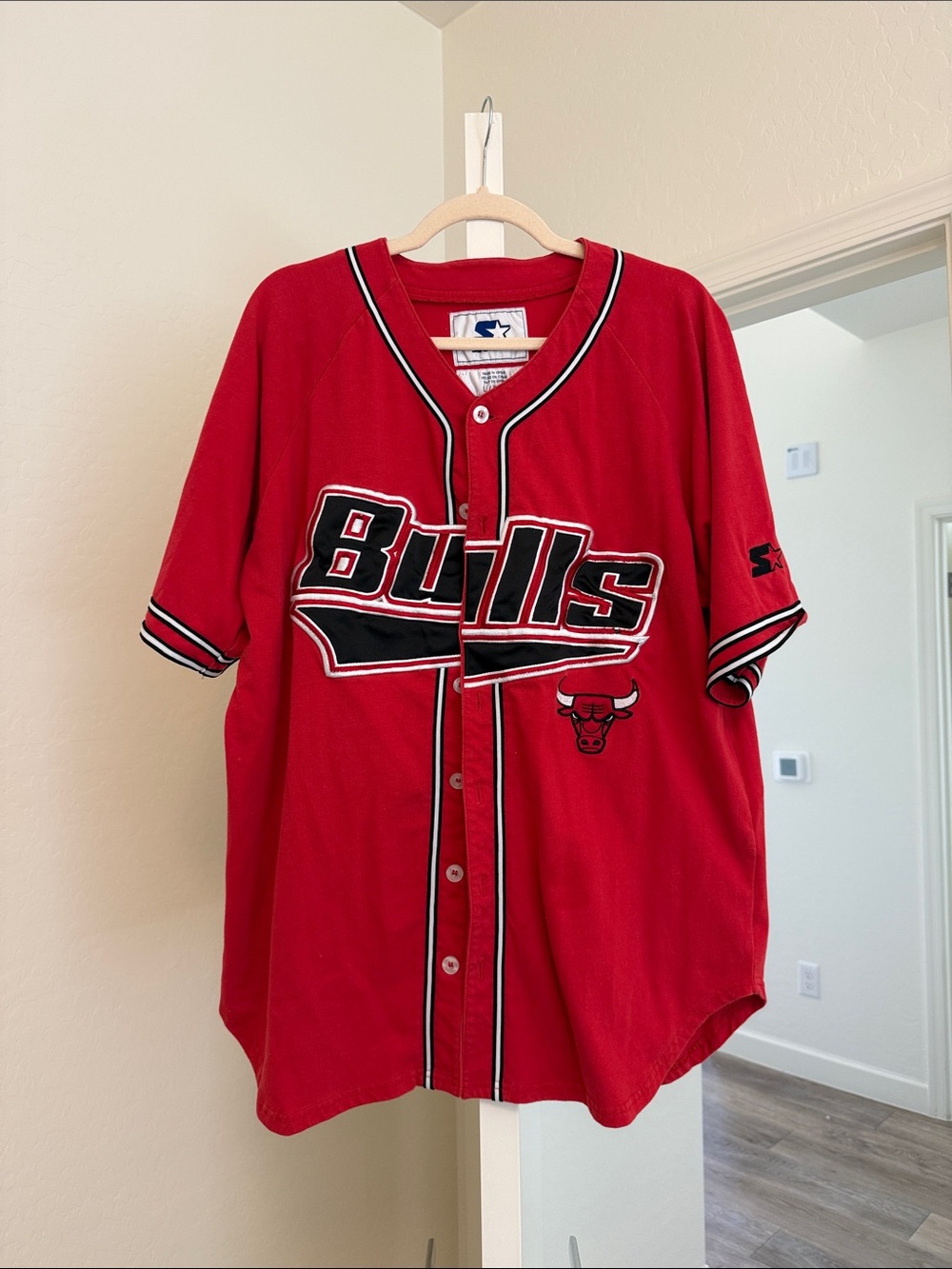 Chicago Bulls Jersey in Red & Black